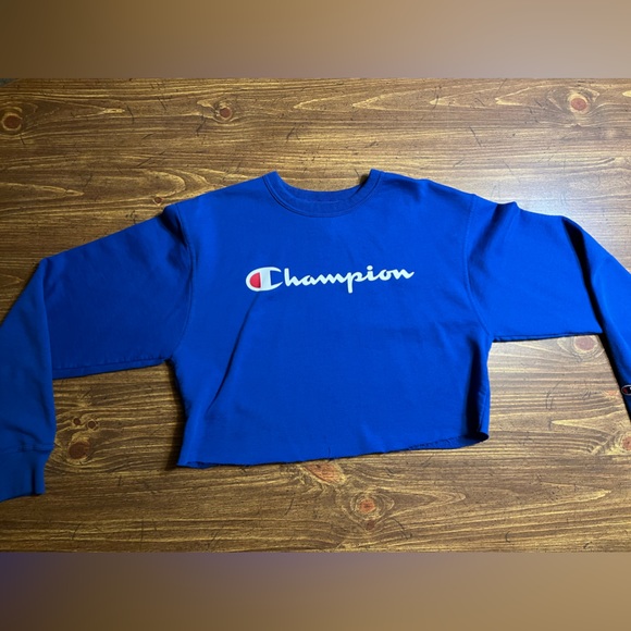Champion Crop Sweater - Picture 2 of 6